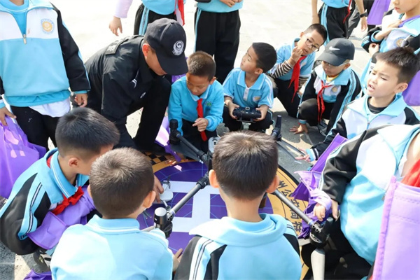 1715589090765055485.jpg 401-09.jpg